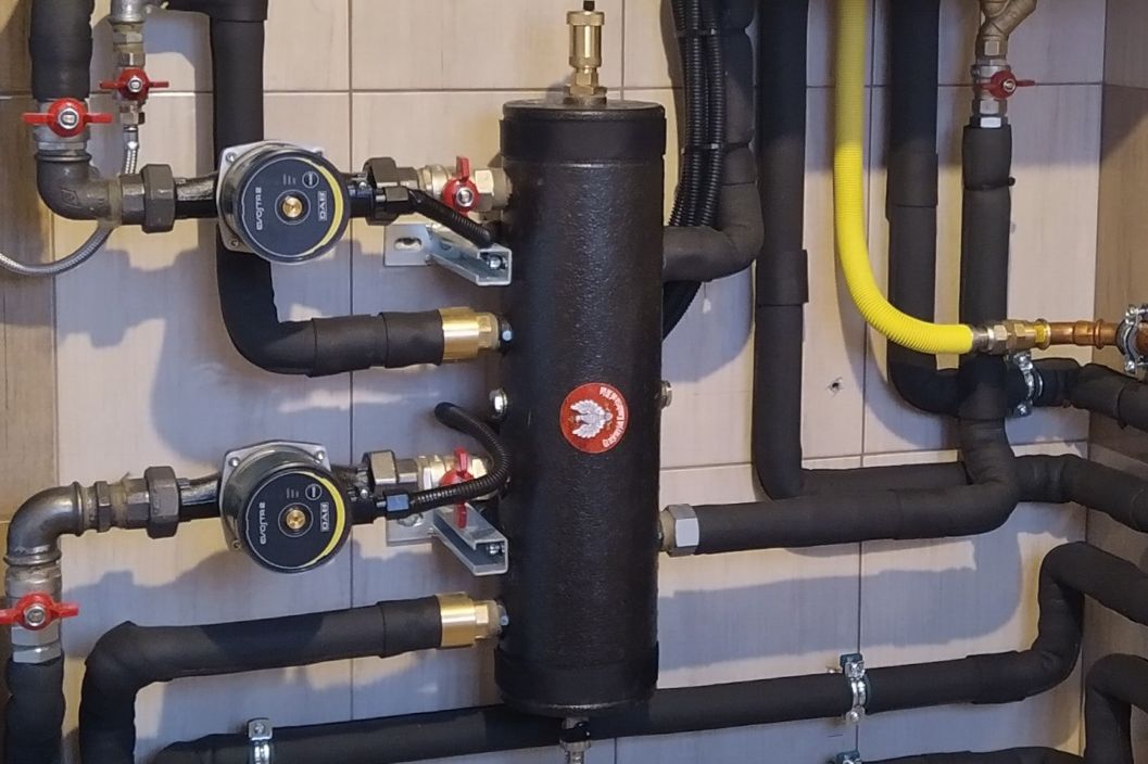 Prawidłowo wykonana kotłownia ze sprzęgłem hydraulicznym - rozdzielenie obiegów